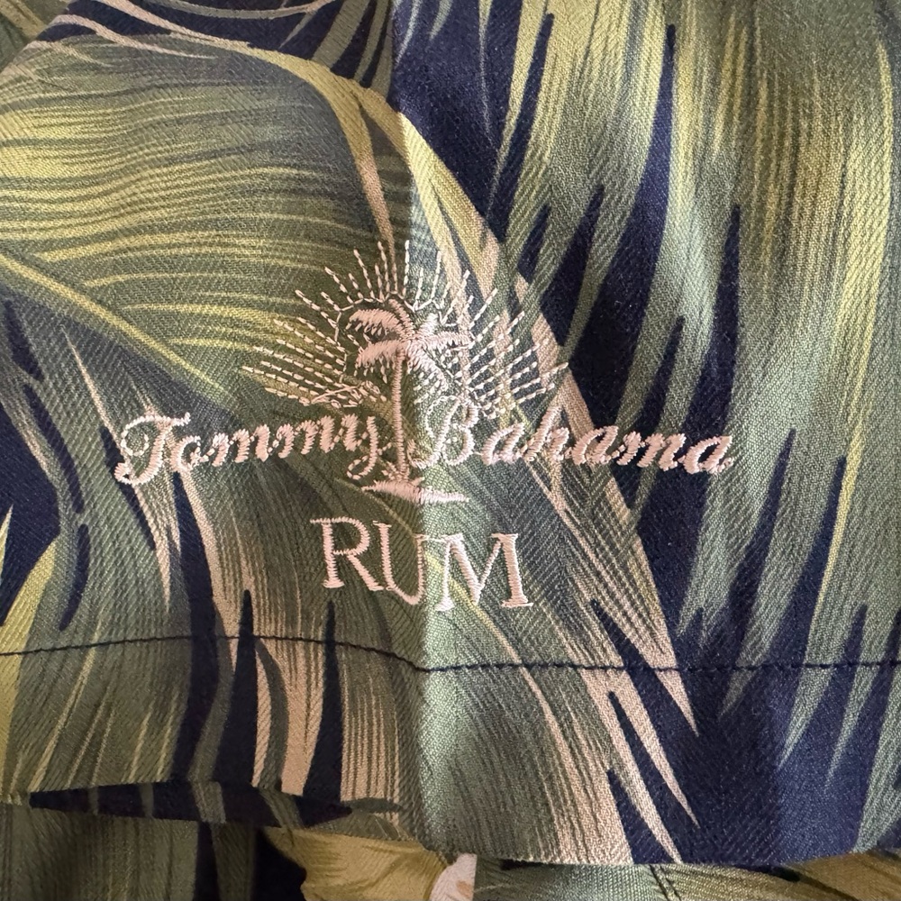 Tommy Bahama Men's XL Silk Tropical Hawaiian Cruise Button Down Shirt - Picture 6 of 7